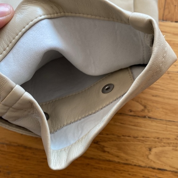 Aritzia Wilfred Modern Cargo Pant Vegan Leather Sand White size 00 - Picture 6 of 16